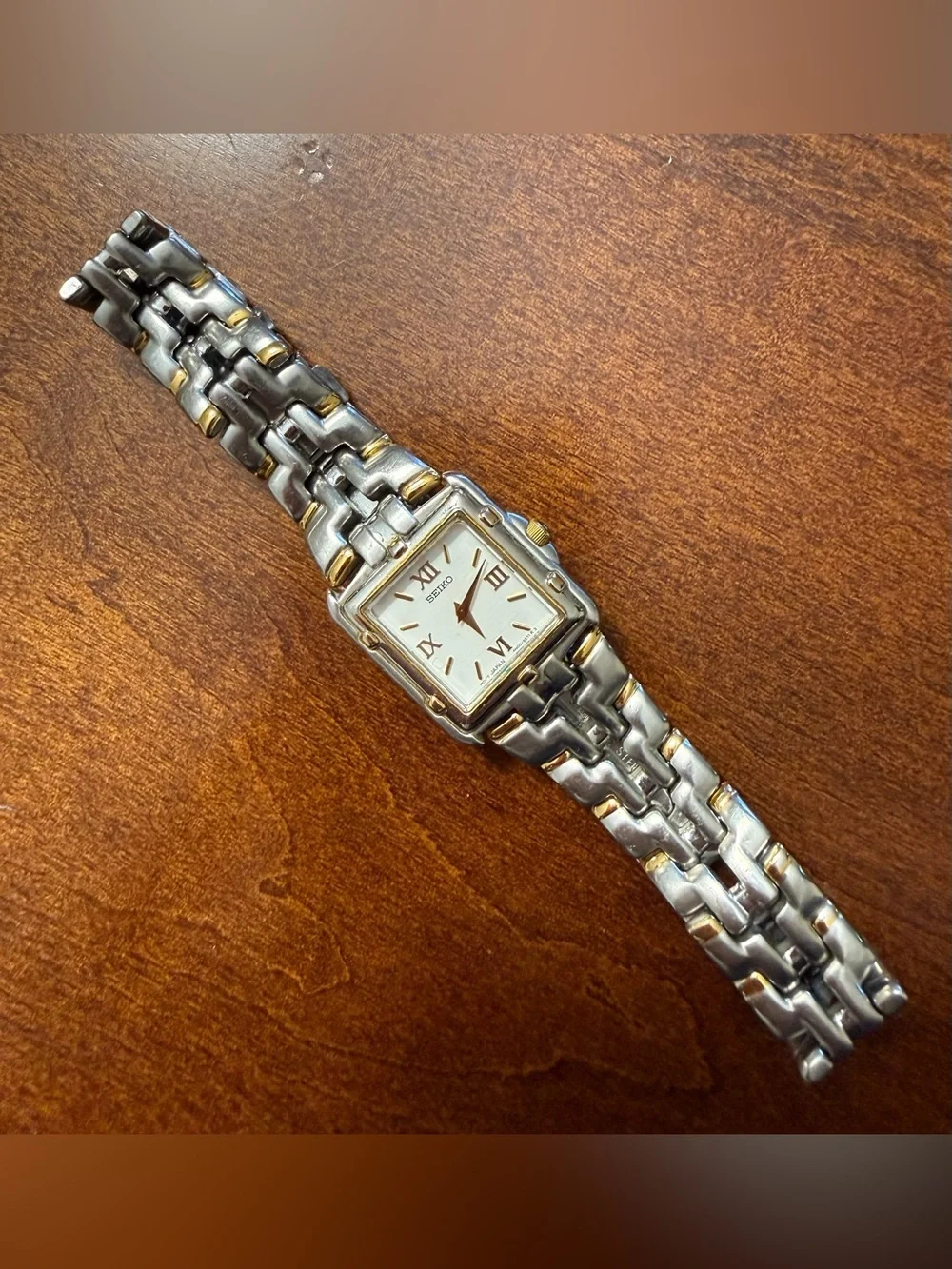 Vintage Women’s Two Tone Seiko Square Face Watch 4N00-7049 Japan